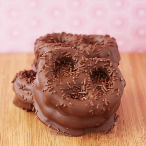 Pretzel S'mores | Faith, Hope, Love, and Luck Survive Despite a Whiskered Accomplice
