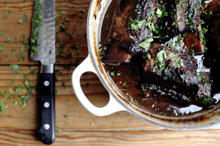 Short Ribs Braised in Red Wine and Vanilla | Faith, Hope, Love, and Luck Survive Despite a Whiskered Accomplice
