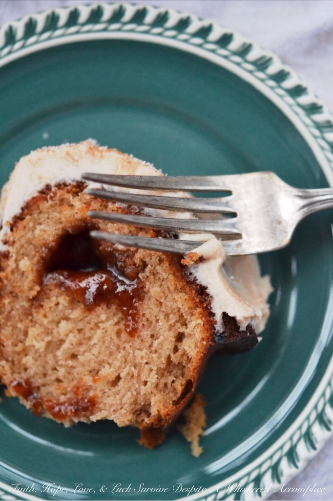 Cinnamon Apple Jelly Donut Cake - Cake or donuts? With this apple jelly-filled cinnamon cake, you won't have to choose between the two. And thanks to this cake's cream cheese frosting, this amazingly delicious donut-shaped cake is just as gorgeous as it is sweet and cinnamony.