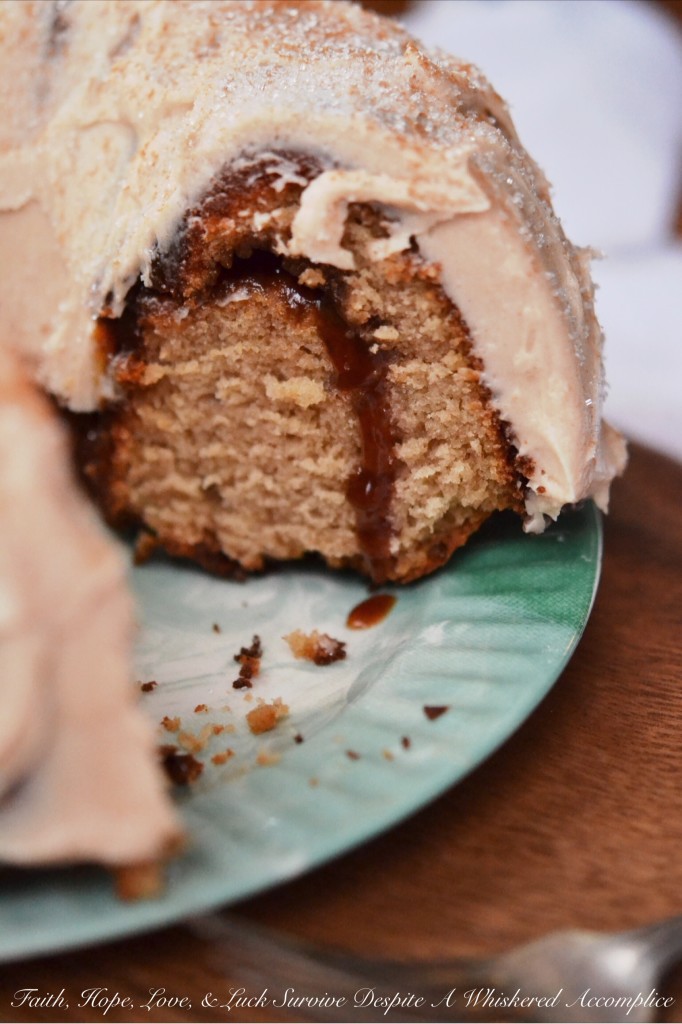 Cinnamon Apple Jelly Donut Cake - Cake or donuts? With this apple jelly-filled cinnamon cake, you won't have to choose between the two. And thanks to this cake's cream cheese frosting, this amazingly delicious donut-shaped cake is just as gorgeous as it is sweet and cinnamony.