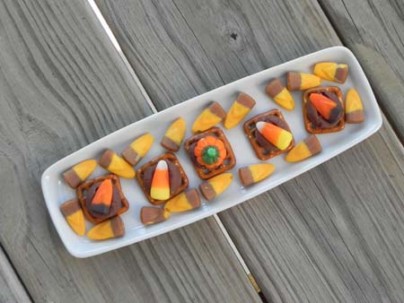 October's arrival, autumn's falling leaves, and fall's cooler temperatures have all of us craving Halloween's sweet and spooky dessert treats.