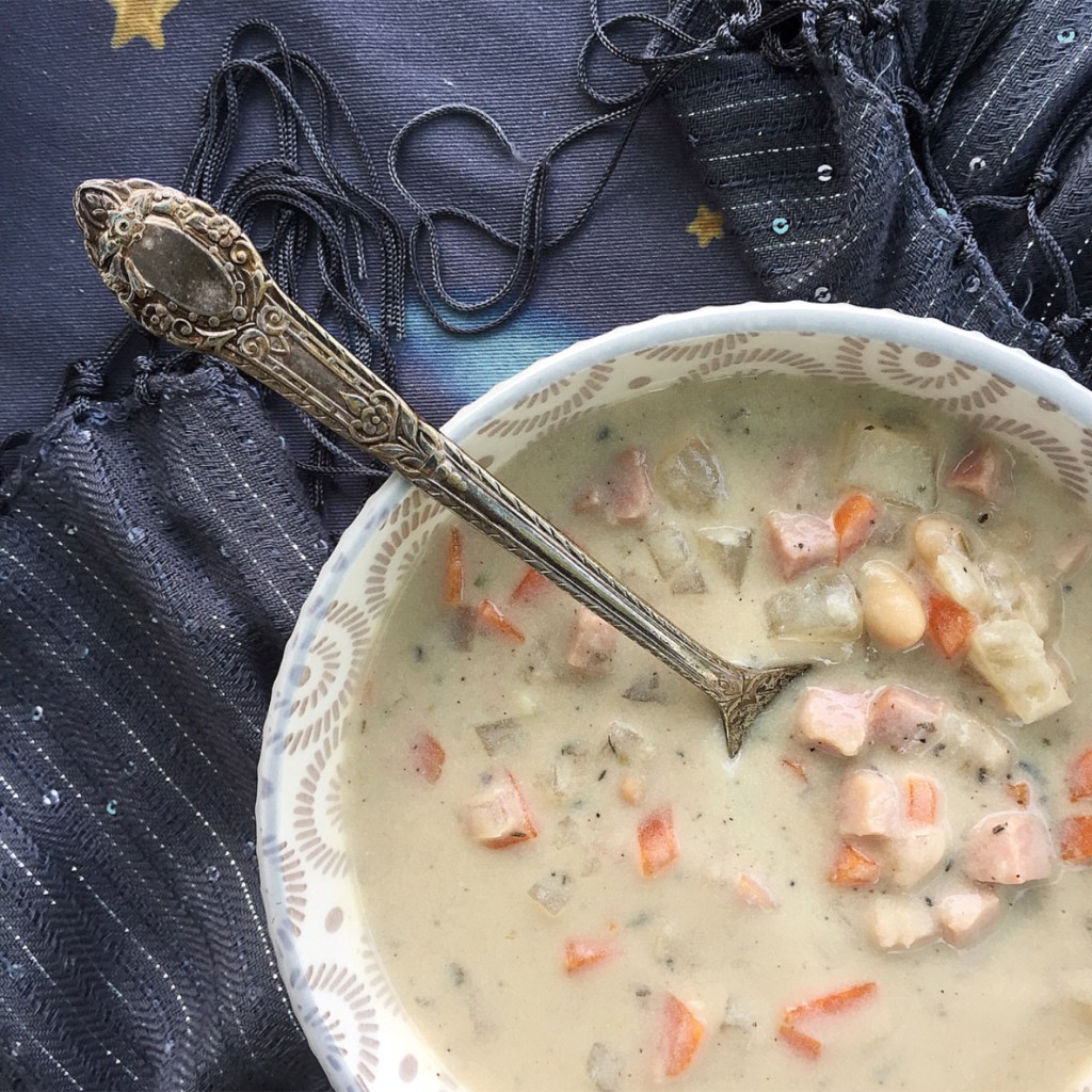 Kicking the holiday season off with a Christmas foodie photo challenge on Instagram, sharing the gift of festive seasonal recipes. #ChristmasFoodieChallenge
