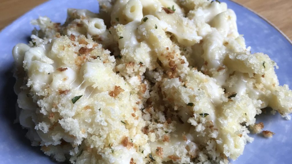 Garlic Parmesan Macaroni and Cheese - Read. Eat. Repeat. - Welcome to the Friday Frenzy, the best food and craft link party on the web. Visit us this week to see what recipes and crafts we are most excited about.