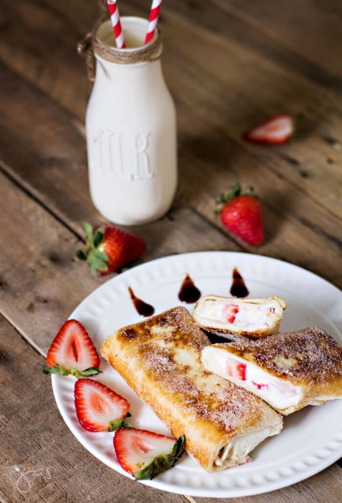 How to Make Mexican Strawberry Chimichangas - All That's Jas - Welcome to the Friday Frenzy, the best food and craft link party on the web. Visit us this week to see what recipes and crafts we are most excited about.
