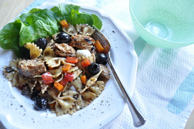 Quick & Easy Summer Chicken Pasta Salad - Crafting a Family - Welcome to the Friday Frenzy, the best food and craft link party on the web. Visit us this week to see what recipes and crafts we are most excited about.