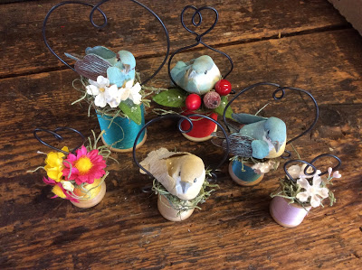 Spools of Thread - Love Note Holders - Fresh Vintage by Lisa S - Welcome to the Friday Frenzy, the best food and craft link party on the web. Visit us this week to see what recipes and crafts we are most excited about.