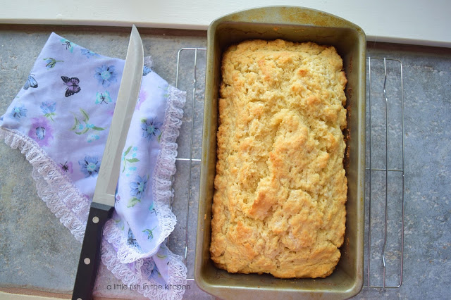 Buttery Beer Bread - A Little Fish in the Kitchen - Welcome to the Friday Frenzy, the best food and craft link party on the web. Visit us this week to see what recipes and crafts we are most excited about.