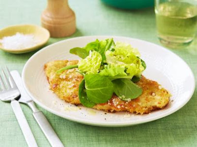 Parmesan Chicken - Poinsettia Drive - Welcome to the Friday Frenzy, the best food and craft link party on the web. Visit us this week to see what recipes and crafts we are most excited about.
