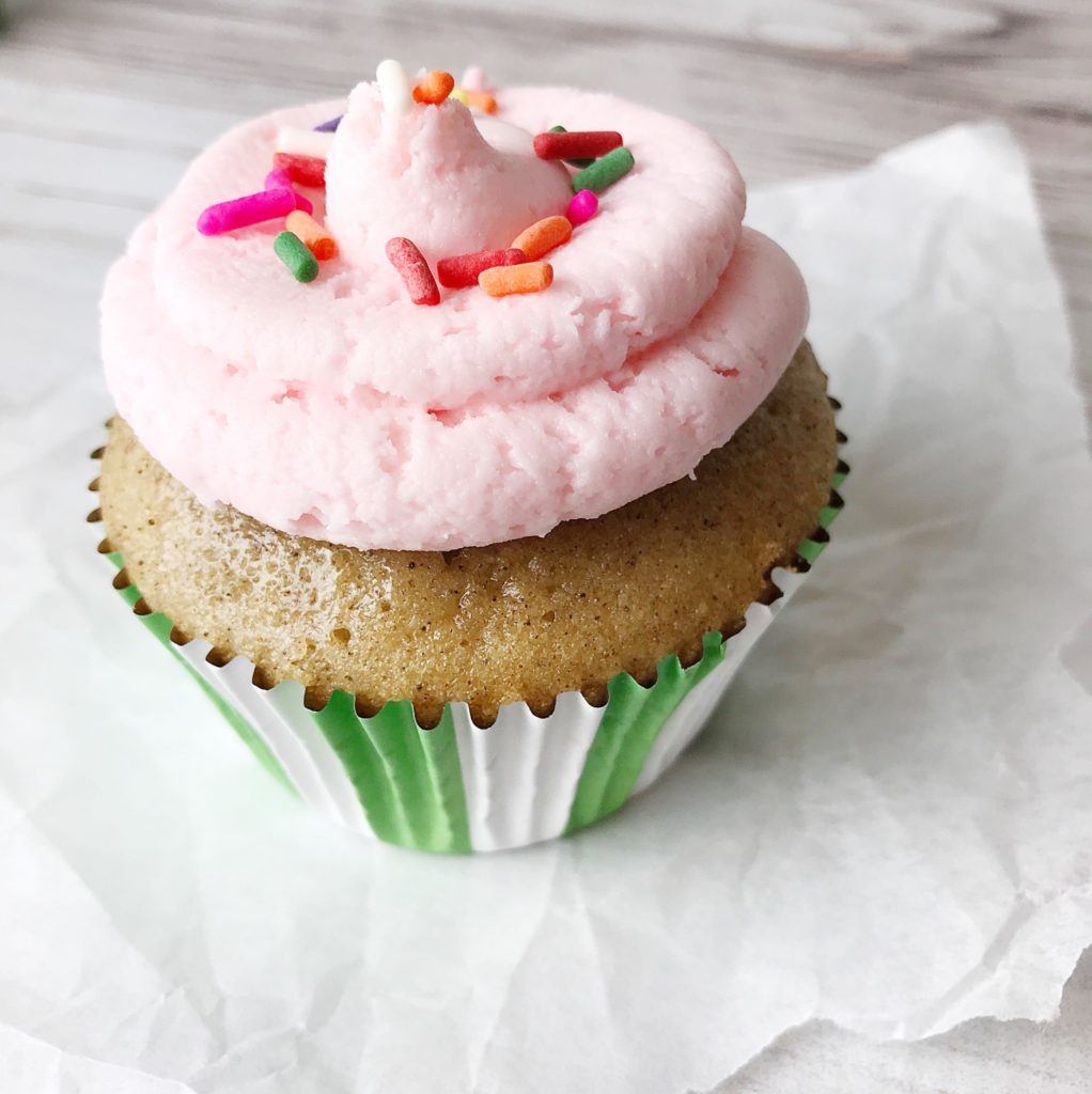 Spice Cupcakes - Kelly Lynn's Sweets & Treats - Welcome to the Friday Frenzy, the best food and craft link party on the web. Visit us this week to see what recipes and crafts we are most excited about.