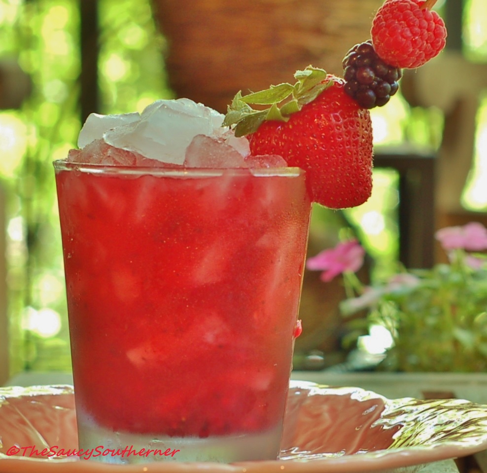 Berry Smash - The Saucy Southerner - Welcome to the Friday Frenzy, the best food and craft link party on the web. Visit us this week to see what recipes and crafts we are most excited about.