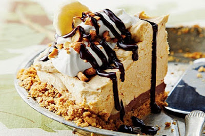 Peanut Butter-Banana Icebox Pie - Poinsettia Drive - Welcome to the Friday Frenzy, the best food and craft link party on the web. Visit us this week to see what recipes and crafts we are most excited about.