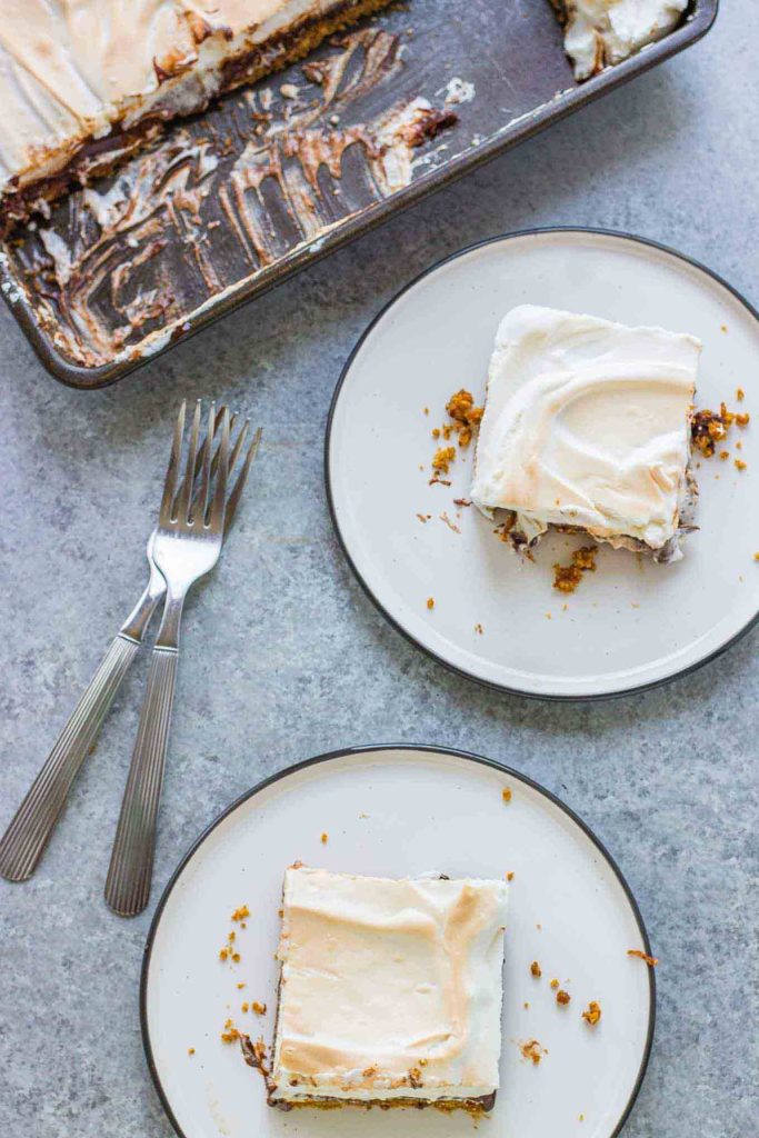 Sheet Pan S'mores - Strawberry Blondie Kitchen - Welcome to the Friday Frenzy, the best food and craft link party on the web. Visit us this week to see what recipes and crafts we are most excited about.
