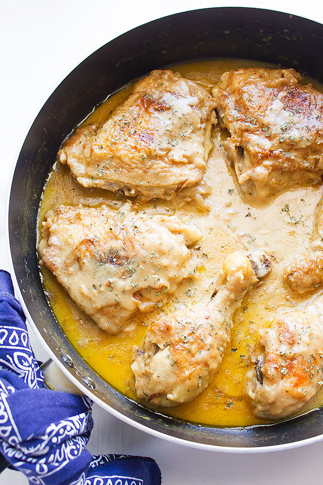 Smothered Chicken - Munaty Cooking - Welcome to the Friday Frenzy, the best food and craft link party on the web. Visit us this week to see what recipes and crafts we are most excited about.