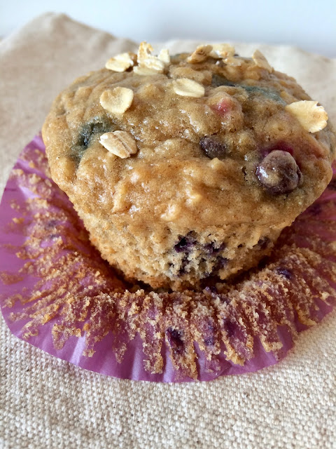 Blueberry Oatmeal Muffins - Savory Moments - Now that the kids have gone back to school, there's a real need for quick and easy weeknight meals. This month's September Recipe Round-Up has plenty of recipe ideas that will help you get dinner on the table in as little time as possible.
