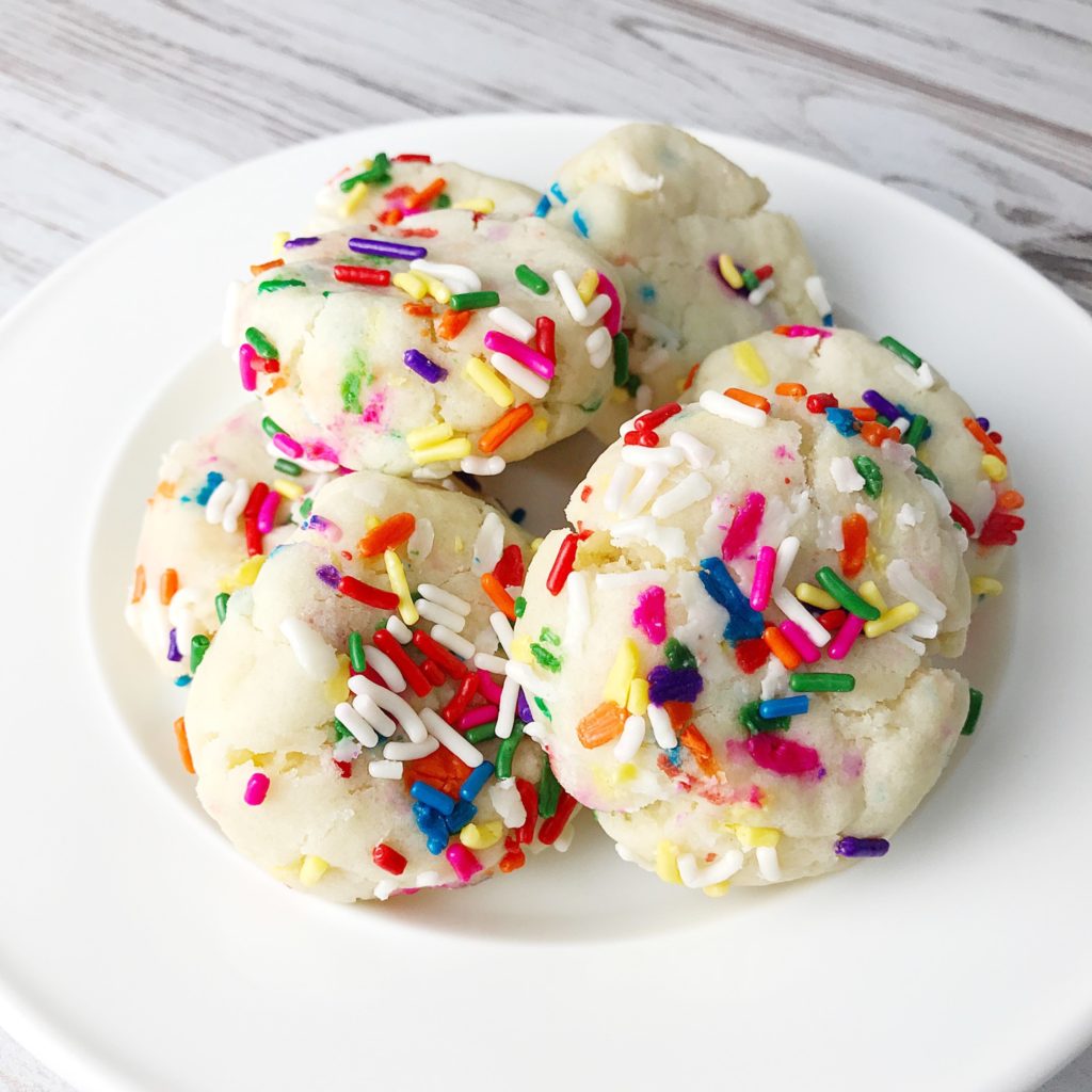 Cake Mix Cookies - Kelly Lynn's Sweets & Treats - Now that the kids have gone back to school, there's a real need for quick and easy weeknight meals. This month's September Recipe Round-Up has plenty of recipe ideas that will help you get dinner on the table in as little time as possible.