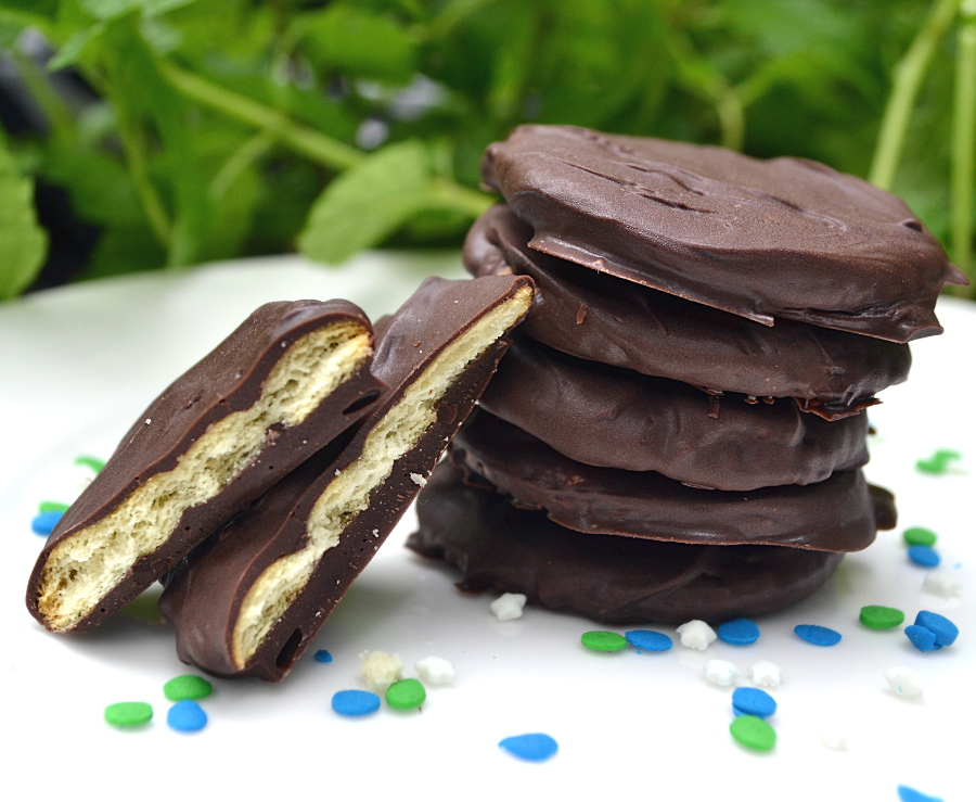 Ridiculously Easy Copycat Thin Mint Cookies - Crafty Cooking Mama - Now that the kids have gone back to school, there's a real need for quick and easy weeknight meals. This month's September Recipe Round-Up has plenty of recipe ideas that will help you get dinner on the table in as little time as possible.