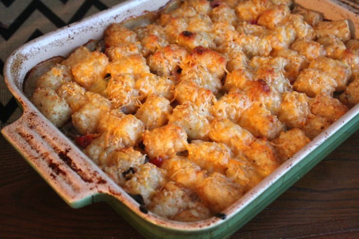 Tater Tot Cheeseburger Casserole - Girl Gone Mom - Now that the kids have gone back to school, there's a real need for quick and easy weeknight meals. This month's September Recipe Round-Up has plenty of recipe ideas that will help you get dinner on the table in as little time as possible.