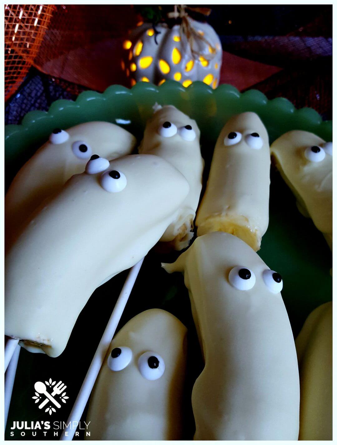 White Chocolate BOO-Nana Ghost Pops - Julia's Simply Southern - Welcome to the Friday Frenzy, the best food and craft link party on the web. Visit us this week to see what recipes and crafts we are most excited about.