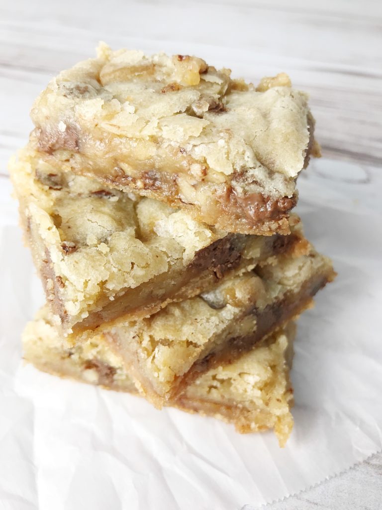 Brown Sugar Toffee Blondie Bars - Kelly Lynn's Sweets & Treats - Now that it's fall and Halloween's right around the corner, we're all looking for a few cute recipes to celebrate the autumn season with. This month's October recipe round-up is packed with tons of spooky sweet and savory recipes to help you and your little goblins get in the holiday spirit.