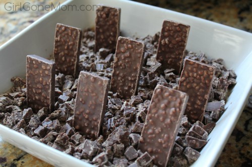 Graveyard Candy Dip - Girl Gone Mom - Now that it's fall and Halloween's right around the corner, we're all looking for a few cute recipes to celebrate the autumn season with. This month's October recipe round-up is packed with tons of spooky sweet and savory recipes to help you and your little goblins get in the holiday spirit.