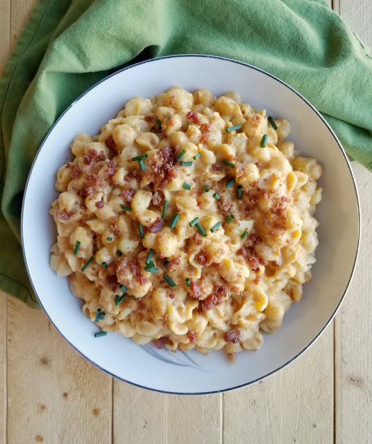Pumpkin Pepper Jack Macaroni and Cheese - Cooking with Carlee - Welcome to the Friday Frenzy, the best food and craft link party on the web. Visit us this week to see what recipes and crafts we are most excited about.