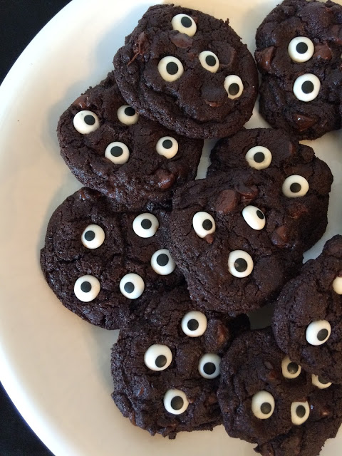 Spooky Double Chocolate Eyeball Cookies - Savory Moments - Now that it's fall and Halloween's right around the corner, we're all looking for a few cute recipes to celebrate the autumn season with. This month's October recipe round-up is packed with tons of spooky sweet and savory recipes to help you and your little goblins get in the holiday spirit.