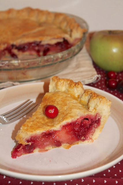 Cranberry Apple Pie - Savory Moments - Now that the scent of apples, cinnamon, and pumpkin are in the air, it's time to start thinking about what dishes will grace our Thanksgiving day tables. This November, why not try out a few of our favorite and most-requested holiday dishes? Whether you're looking for a special breakfast, side, main, or dessert recipe, I'm pretty sure we've got a recipe both you and your family will absolutely love.