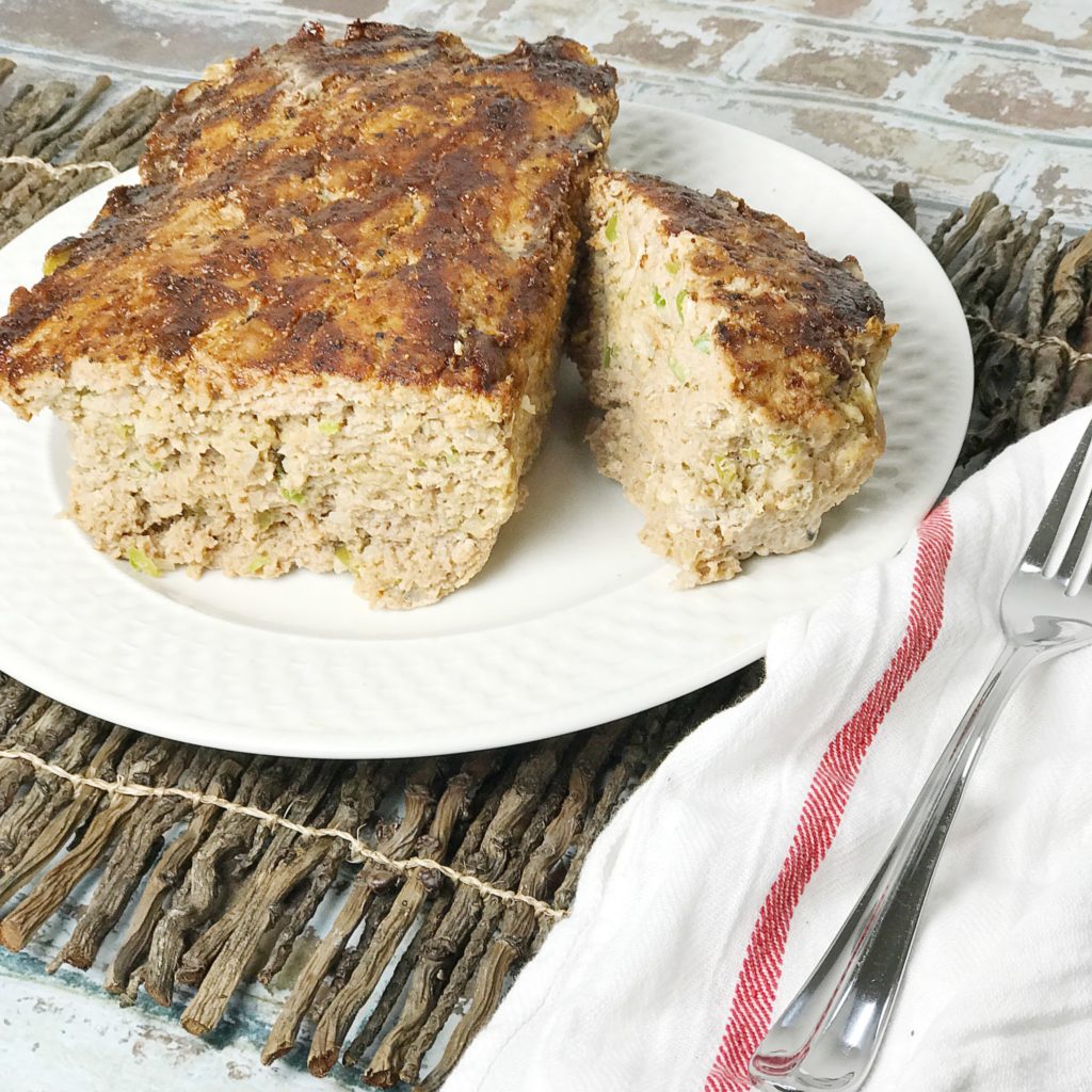 Easy Turkey Meatloaf - Kelly Lynn's Sweets & Treats - Now that the scent of apples, cinnamon, and pumpkin are in the air, it's time to start thinking about what dishes will grace our Thanksgiving day tables. This November, why not try out a few of our favorite and most-requested holiday dishes? Whether you're looking for a special breakfast, side, main, or dessert recipe, I'm pretty sure we've got a recipe both you and your family will absolutely love.