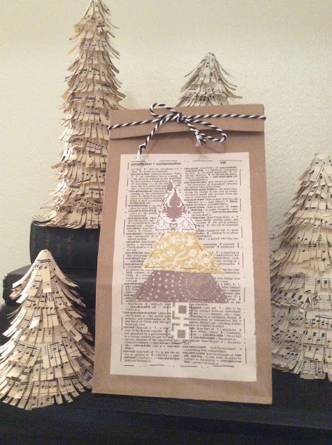 Holiday Gift Bags - Fresh Vintage by Lisa S - Welcome to the Friday Frenzy, the best food and craft link party on the web. Visit us this week to see what recipes and crafts we are most excited about.