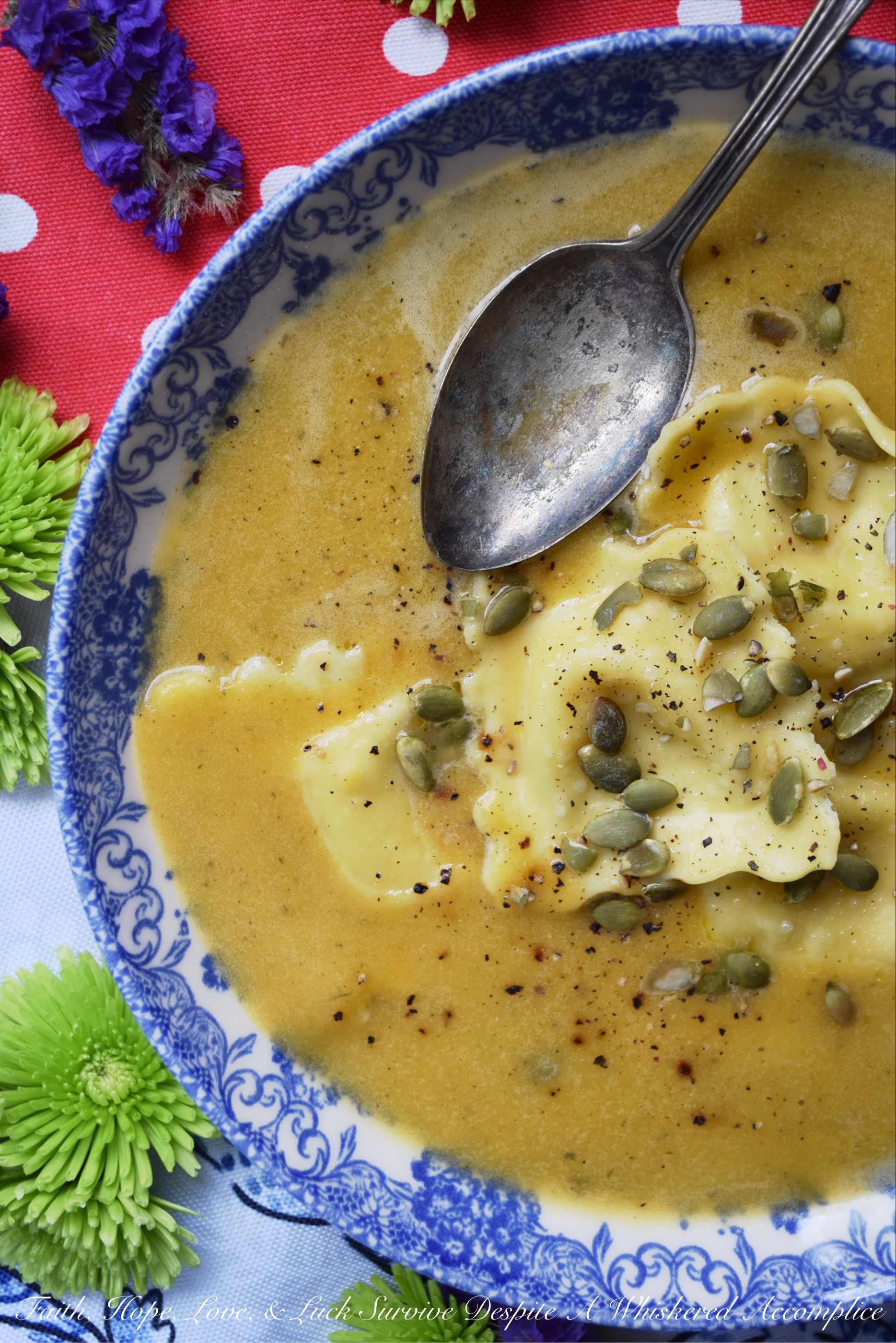 Butternut Squash Soup with Cheese Ravioli - There are days when you really want pasta for dinner but you're also craving a comforting bowl of soup as well. Why choose one over the other? This butternut squash soup with cheese ravioli makes it feasible to enjoy both, at the same time, in the most delicious way possible.