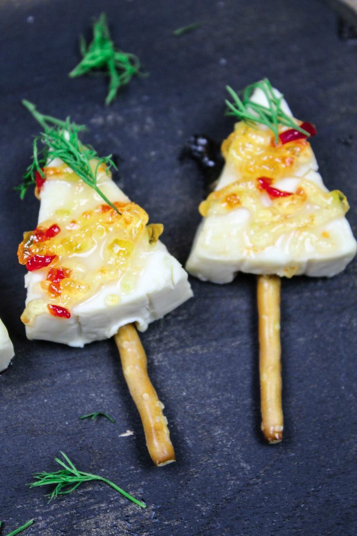 Easy Pepper Jelly Christmas Trees - This Ole Mom - Welcome to the Friday Frenzy, the best food and craft link party on the web. Visit us this week to see what recipes and crafts we are most excited about.
