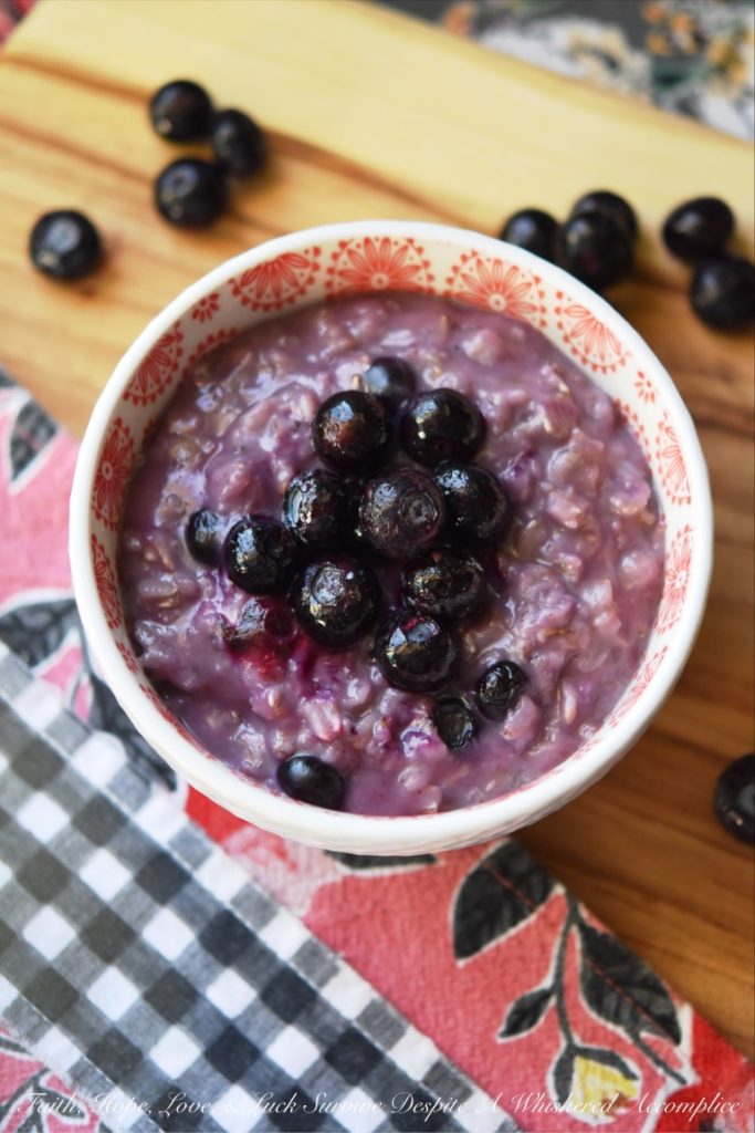 Quick Weekday Oatmeal for One - We're counting down the days until New Year's 2019 by sharing our best and favorite most delicious breakfast recipes of the year 2018.