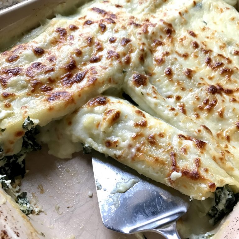 Spinach Manicotti with Bechamel Sauce - Girl Gone Mom - Now that the holidays are over and winter is here, it's time to break out the cozy winter recipes. Our recipe round-up this month, features lots of unique and delicious recipes to help you get over the winter blues, whether it be on a weekend when you have a little bit of extra time to spend in the kitchen, or on a busy weeknight when you're exhausted from shoveling snow.