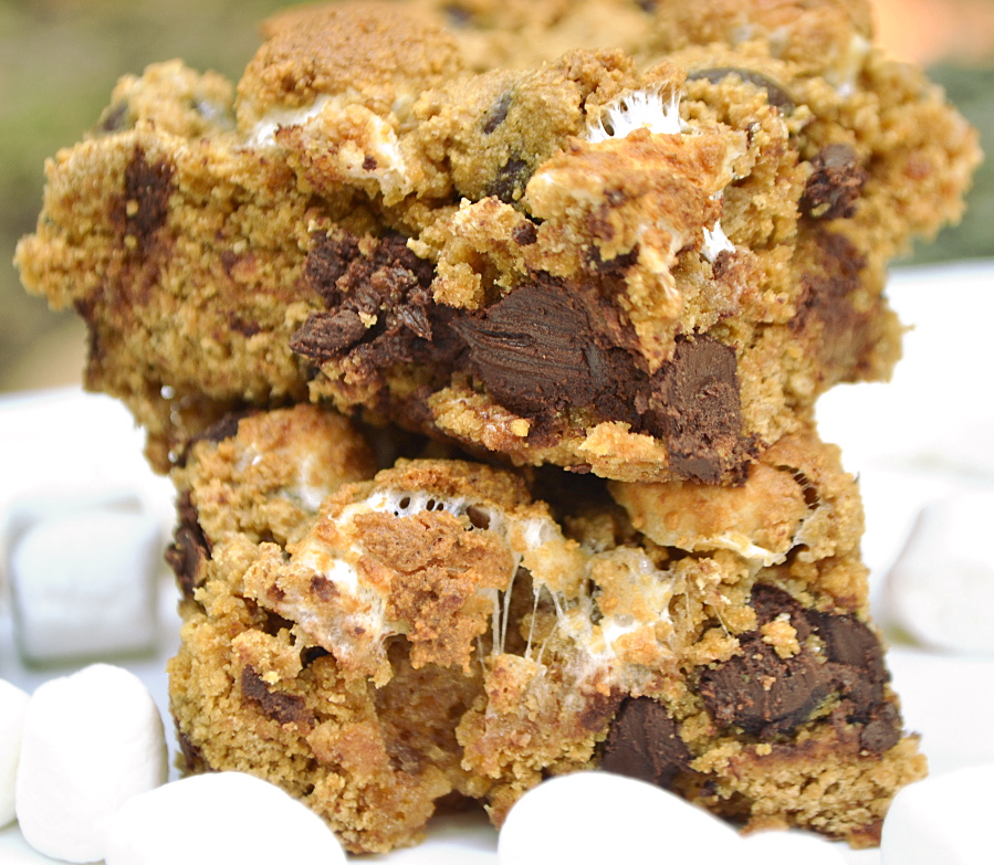 Super Easy S'mores Bars - Craft Cooking Mama - Now that the holidays are over and winter is here, it's time to break out the cozy winter recipes. Our recipe round-up this month, features lots of unique and delicious recipes to help you get over the winter blues, whether it be on a weekend when you have a little bit of extra time to spend in the kitchen, or on a busy weeknight when you're exhausted from shoveling snow.