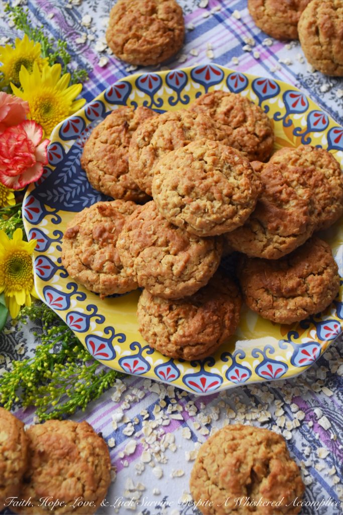 Peanut Butter & Honey Oatmeal Cookies - Oatmeal cookies are truly amazing, however, oatmeal cookies with peanut butter and honey added to them are even more amazing. Make sure you give these cake-like cookies a try. I promise you that you'll absolutely adore their unique texture and honey-kissed flavor.