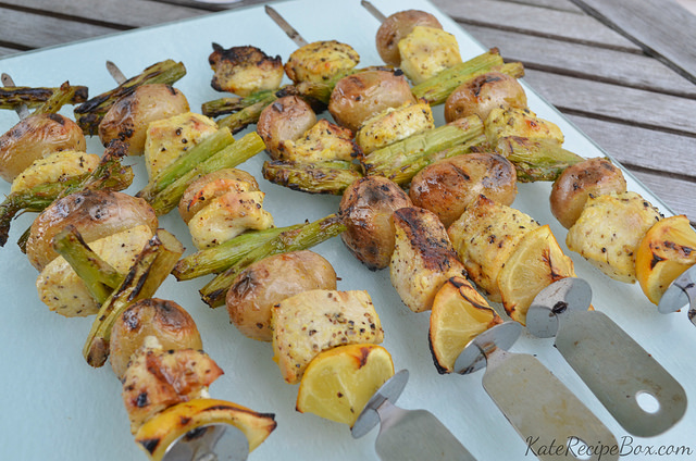 Lemon Pepper Chicken Kabobs - Books n' Cooks - Now that winter is finally over, we're celebrating the warmer weather by sharing our favorite fresh springtime recipes. Come check out some of our favorite recipes, using fresh seasonal ingredients.