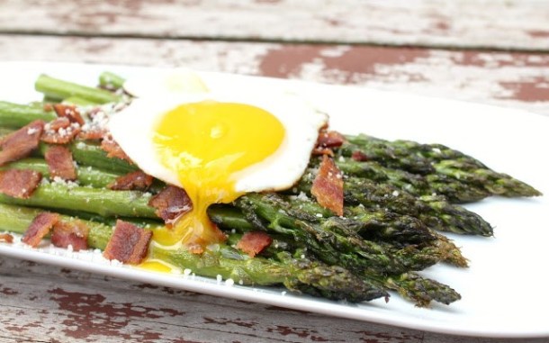Bacon, Egg and Roasted Asparagus Salad - Cheese Curd in Paradise - May 2019 Recipe Round-Up - April showers bring May flowers. This year, May also brings Mother's Day, so we're sharing some of our favorite mom-friendly recipes in our May Recipe Round-Up. Recipes that are perfect to make for your mom on Mother's Day to show her just how much you love and cherish her.