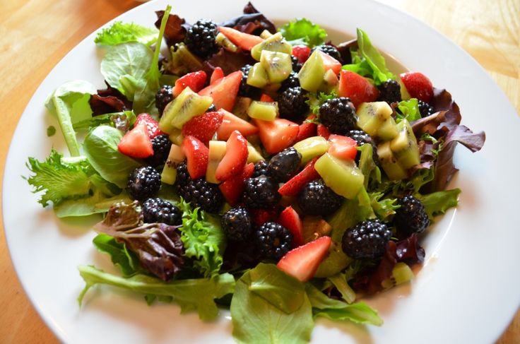 Berry Kiwi Salad with Sweet Balsamic Dressing - Kate's Recipe Box - May 2019 Recipe Round-Up - April showers bring May flowers. This year, May also brings Mother's Day, so we're sharing some of our favorite mom-friendly recipes in our May Recipe Round-Up. Recipes that are perfect to make for your mom on Mother's Day to show her just how much you love and cherish her.