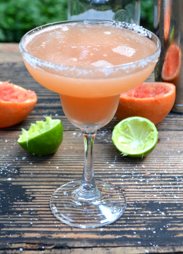 Grapefruit Margarita - Crafty Cooking Mama - May 2019 Recipe Round-Up - April showers bring May flowers. This year, May also brings Mother's Day, so we're sharing some of our favorite mom-friendly recipes in our May Recipe Round-Up. Recipes that are perfect to make for your mom on Mother's Day to show her just how much you love and cherish her.
