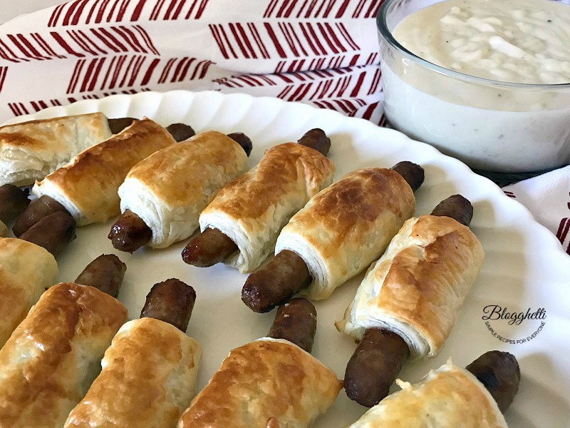 Sausage Biscuit Dippers with Gravy - Blogghetti - May 2019 Recipe Round-Up - April showers bring May flowers. This year, May also brings Mother's Day, so we're sharing some of our favorite mom-friendly recipes in our May Recipe Round-Up. Recipes that are perfect to make for your mom on Mother's Day to show her just how much you love and cherish her.
