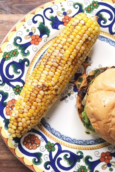 BBQ Grilled Corn on the Cob - The Spiffy Cookie - Welcome to Friday! Friday! Friday! Favorites! Each Friday we'll be sharing our favorite recipes of the week from other fabulous food bloggers, so make sure to visit and see what tasty over-the-top dishes we're most excited about.