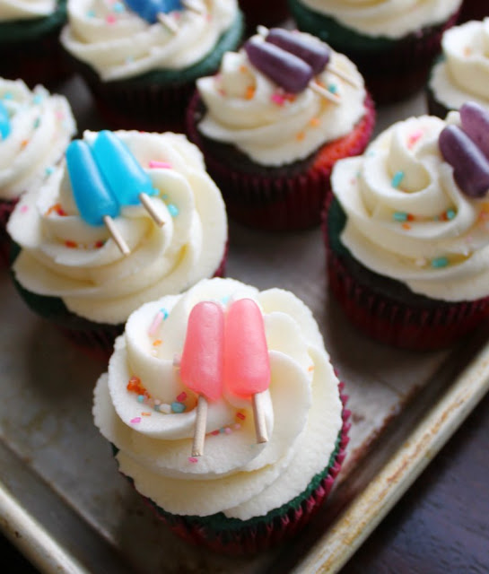 Sweet Summertime Cupcakes - Cooking with Carlee - Welcome to Friday! Friday! Friday! Favorites! Each Friday we'll be sharing our favorite recipes of the week from other fabulous food bloggers, so make sure to visit and see what tasty over-the-top dishes we're most excited about.