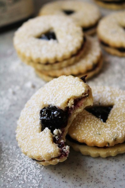 Rosemary Linzer Cookies with Blueberry Jam - The Spiffy Cookie - Welcome to Friday! Friday! Friday! Favorites! Each Friday we'll be sharing our favorite recipes of the week from other fabulous food bloggers, so make sure to visit and see what tasty over-the-top dishes we're most excited about.