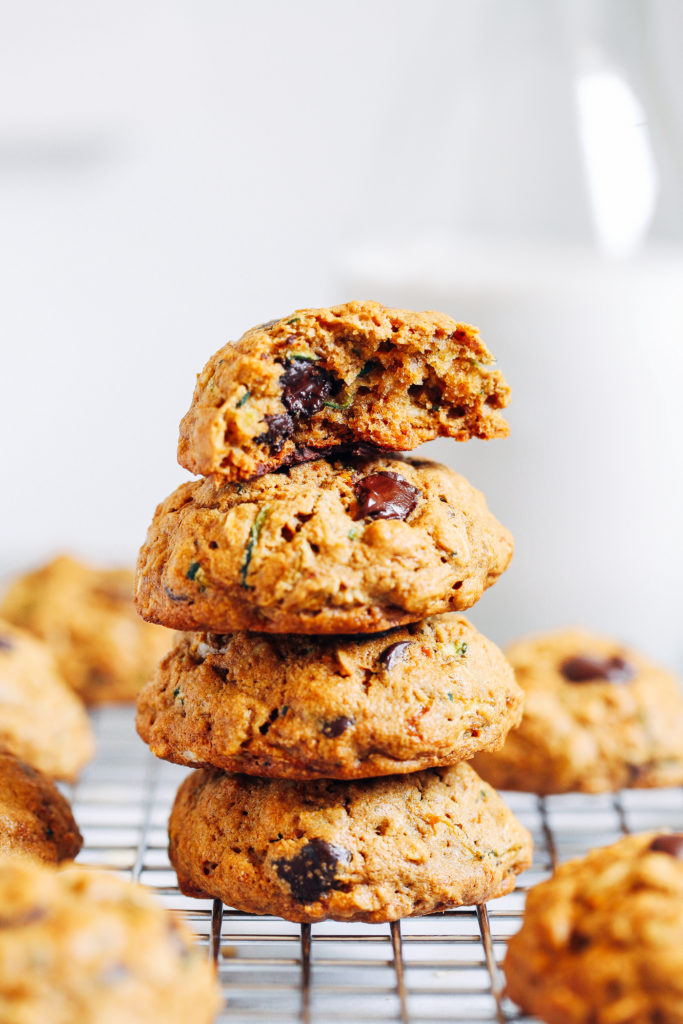 1 Bowl Oatmeal Zucchini Cookies - Making Thyme for Health - Welcome to Friday! Friday! Friday! Favorites! Each Friday we'll be sharing our favorite recipes of the week from other fabulous food bloggers, so make sure to visit and see what tasty over-the-top dishes we're most excited about.