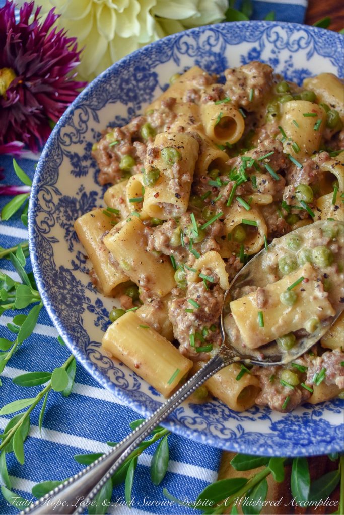 One-Pot 30-Minute Cheeseburger Pasta Meal - When life gets hectic, you don't always have a lot of time to get dinner on the table. That's where this 30-minute meal helps out. Not only is this creamy cheeseburger pasta meal with peas absolutely delicious, but it also only requires one pot or one pan to make it. How great is that? You'll have this busy weekday meal on the table in a flash and not have to clean every single dish in your kitchen afterward.