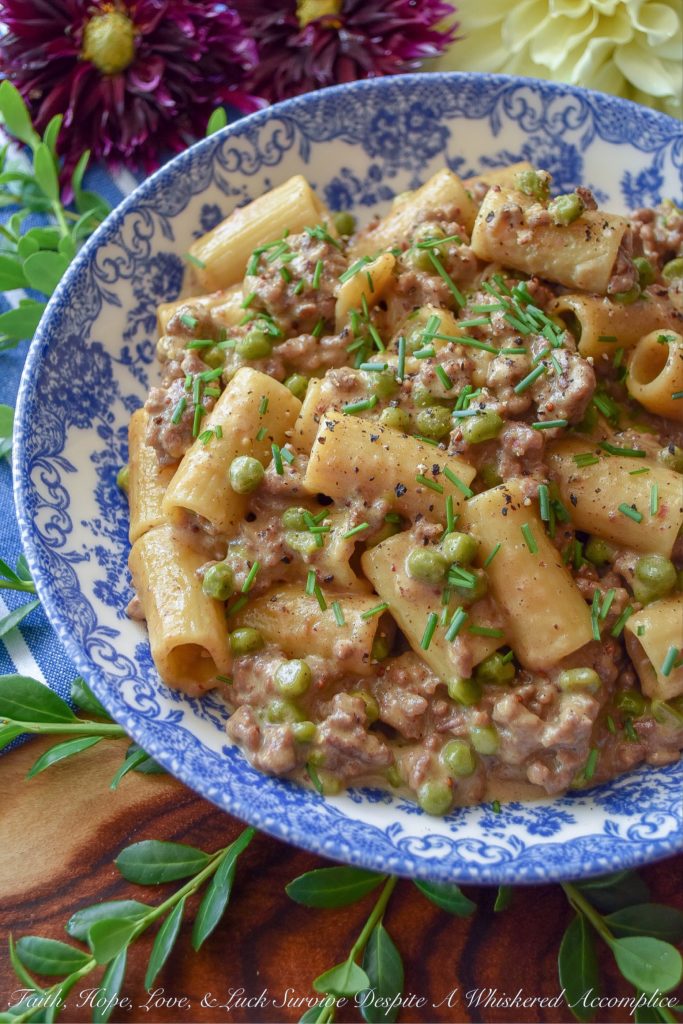 One-Pot 30-Minute Cheeseburger Pasta Meal - When life gets hectic, you don't always have a lot of time to get dinner on the table. That's where this 30-minute meal helps out. Not only is this creamy cheeseburger pasta meal with peas absolutely delicious, but it also only requires one pot or one pan to make it. How great is that? You'll have this busy weekday meal on the table in a flash and not have to clean every single dish in your kitchen afterward.