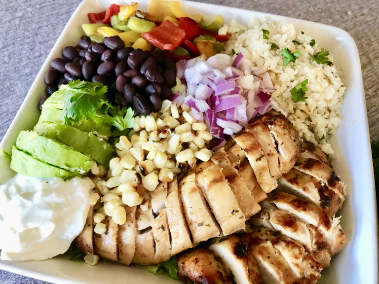 Chicken Fajita Cauliflower Rice Bowls - Girl Gone Mom - September 2019 Recipe Round-Up - When September arrives and all of the kids go back to school, quick and easy breakfast and weeknight meals are always a brilliant idea. This month, we're sharing some of our favorite time-saving recipes to help you get breakfast and dinner on the table in the least amount of time possible.