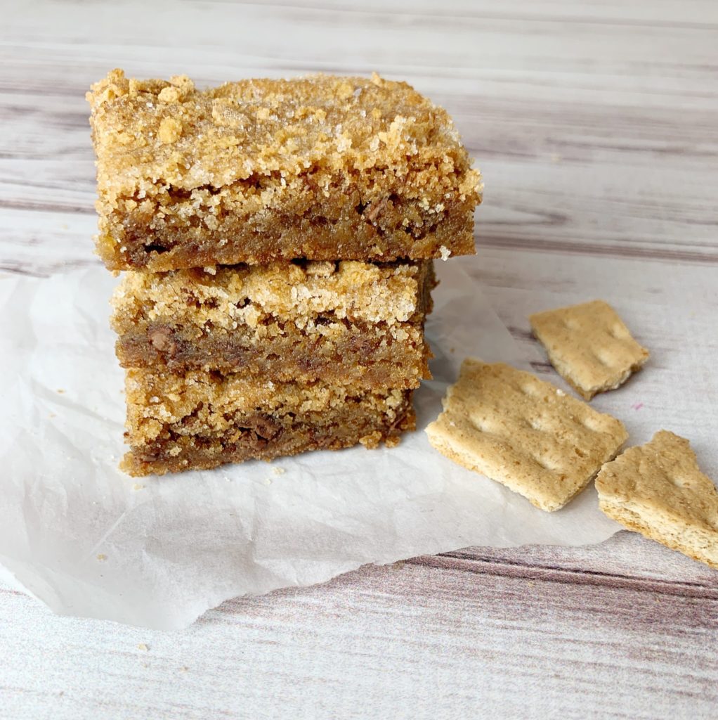 Graham Cracker Blondie Bars - Kelly Lynn's Sweets & Treats - Welcome to Friday! Friday! Friday! Favorites! Each Friday we'll be sharing our favorite recipes of the week from other fabulous food bloggers, so make sure to visit and see what tasty over-the-top dishes we're most excited about.