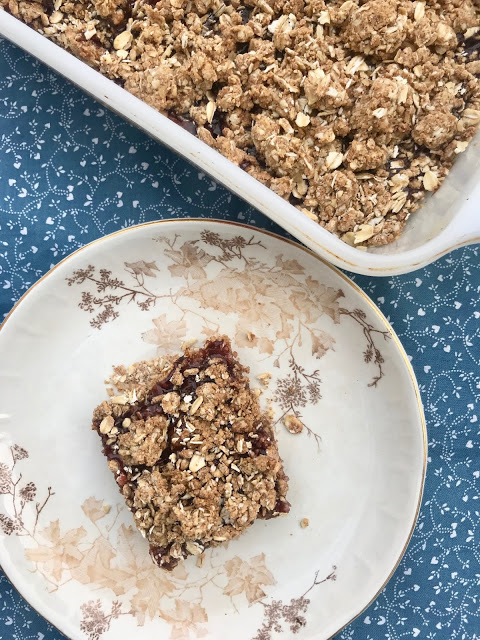 Oat and Jam Breakfast Squares - Savory Moments - September 2019 Recipe Round-Up - When September arrives and all of the kids go back to school, quick and easy breakfast and weeknight meals are always a brilliant idea. This month, we're sharing some of our favorite time-saving recipes to help you get breakfast and dinner on the table in the least amount of time possible.