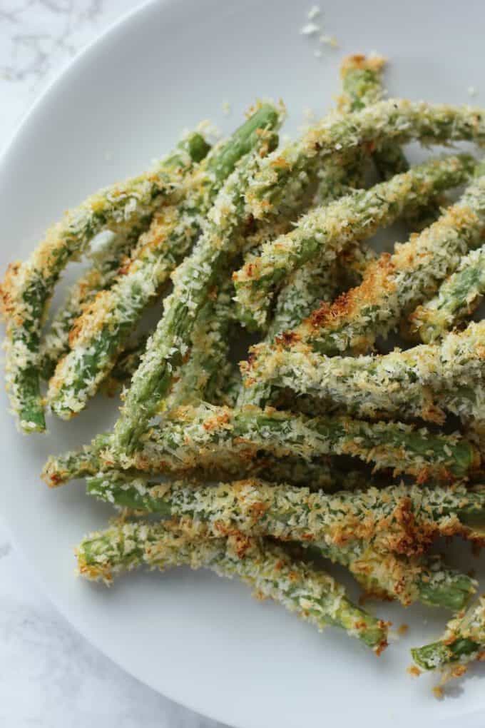 Crispy Oven-Baked Green Bean Fries - I Heart Vegetables - Welcome to Friday! Friday! Friday! Favorites! Each Friday we'll be sharing our favorite recipes of the week from other fabulous food bloggers, so make sure to visit and see what tasty over-the-top dishes we're most excited about.